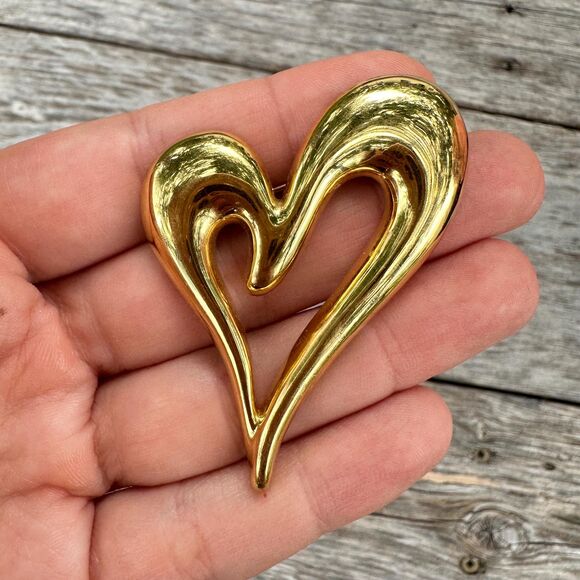 Vintage Jewelry Gold Tone Monet Heart Brooch Pin - Picture 1 of 2